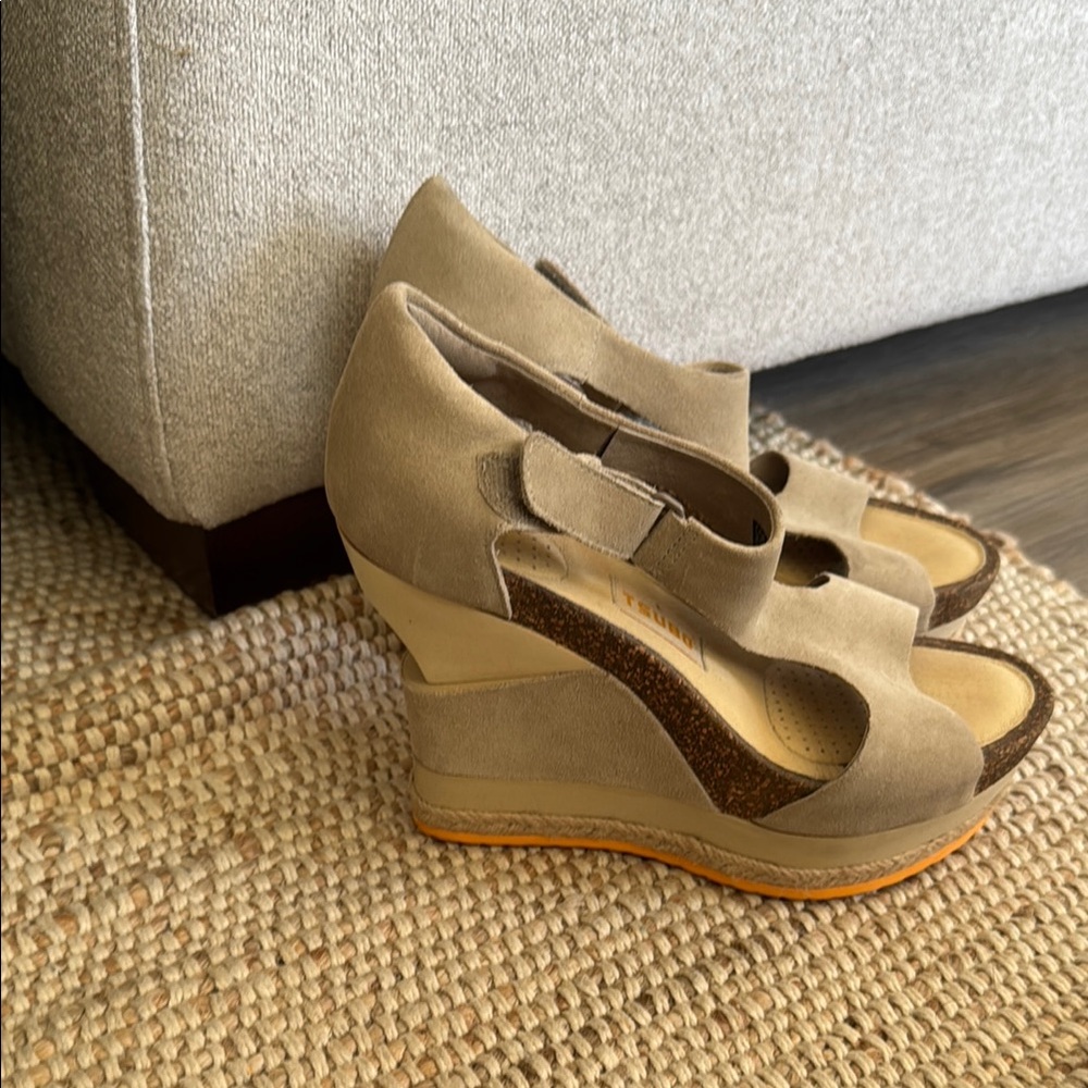 Tsubo taupe light grey wedge sandal with Velcro - Picture 2 of 5